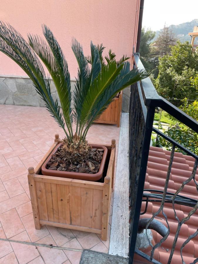 Apartment Aurora & Nicole Ideal Per Biker Con Terazza Vista Mare Parcheggio E Wi-Fi Gratuiti Pietra Ligure Exterior photo