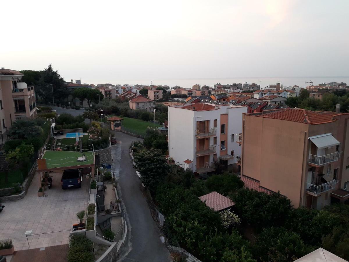 Apartment Aurora & Nicole Ideal Per Biker Con Terazza Vista Mare Parcheggio E Wi-Fi Gratuiti Pietra Ligure Exterior photo